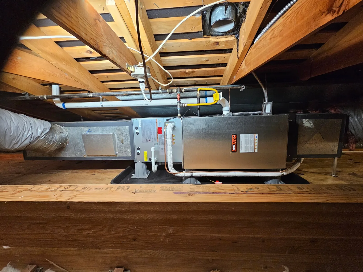 RunTru horizontal air handler installation in a Vancouver, Washington attic